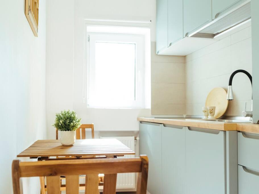 Cozy Studio Next To House Of Parliament Bukares Bagian luar foto